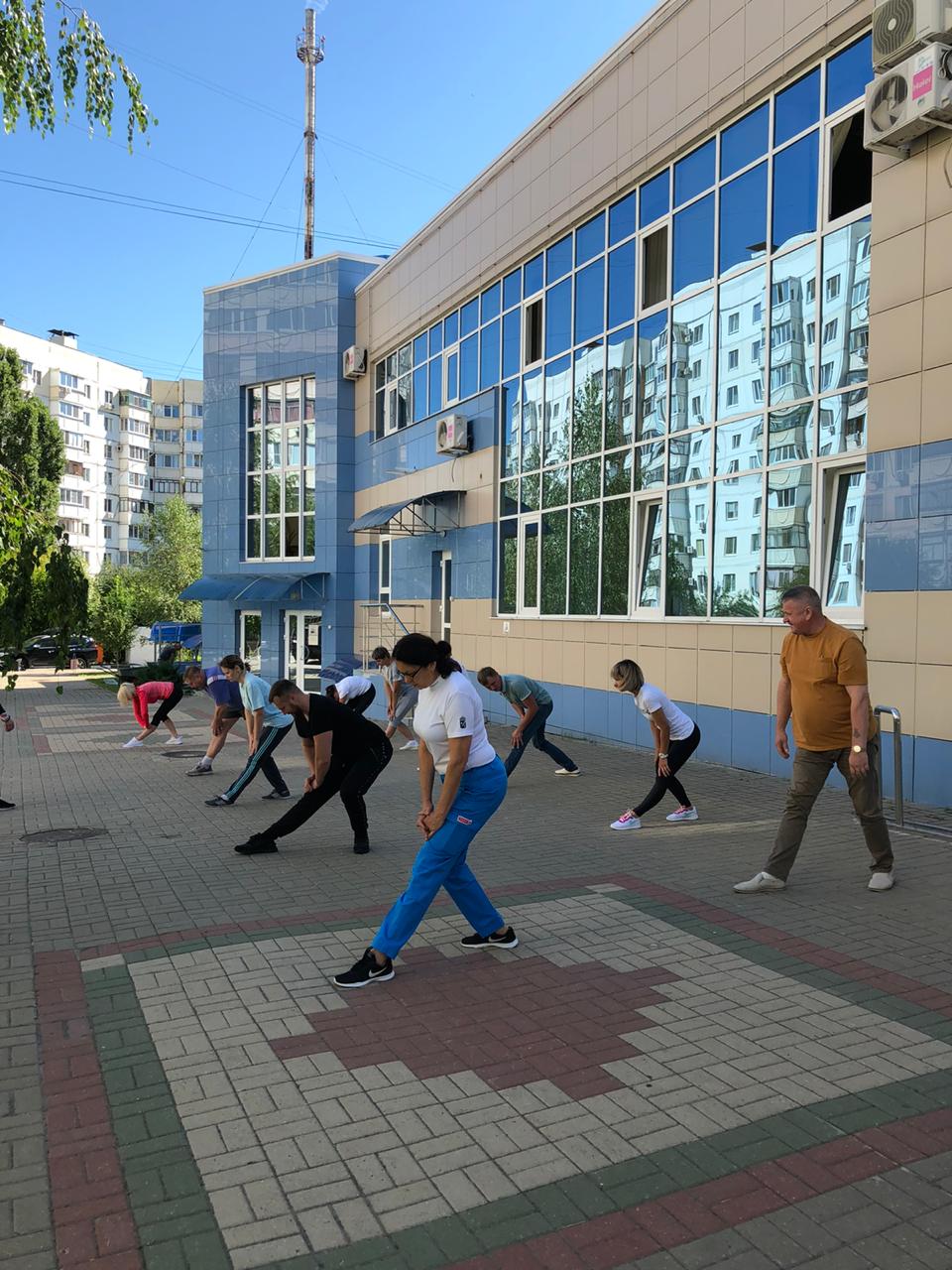 Зарядка на свежем воздухе от СОК «Луч». Место проведения —  Спортивно-оздоровительный комплекс «Луч» — описание, фото, программа  мероприятия, даты и время проведения. Адрес места проведения — г. Белгород,  ул. Щорса, д. 55в.