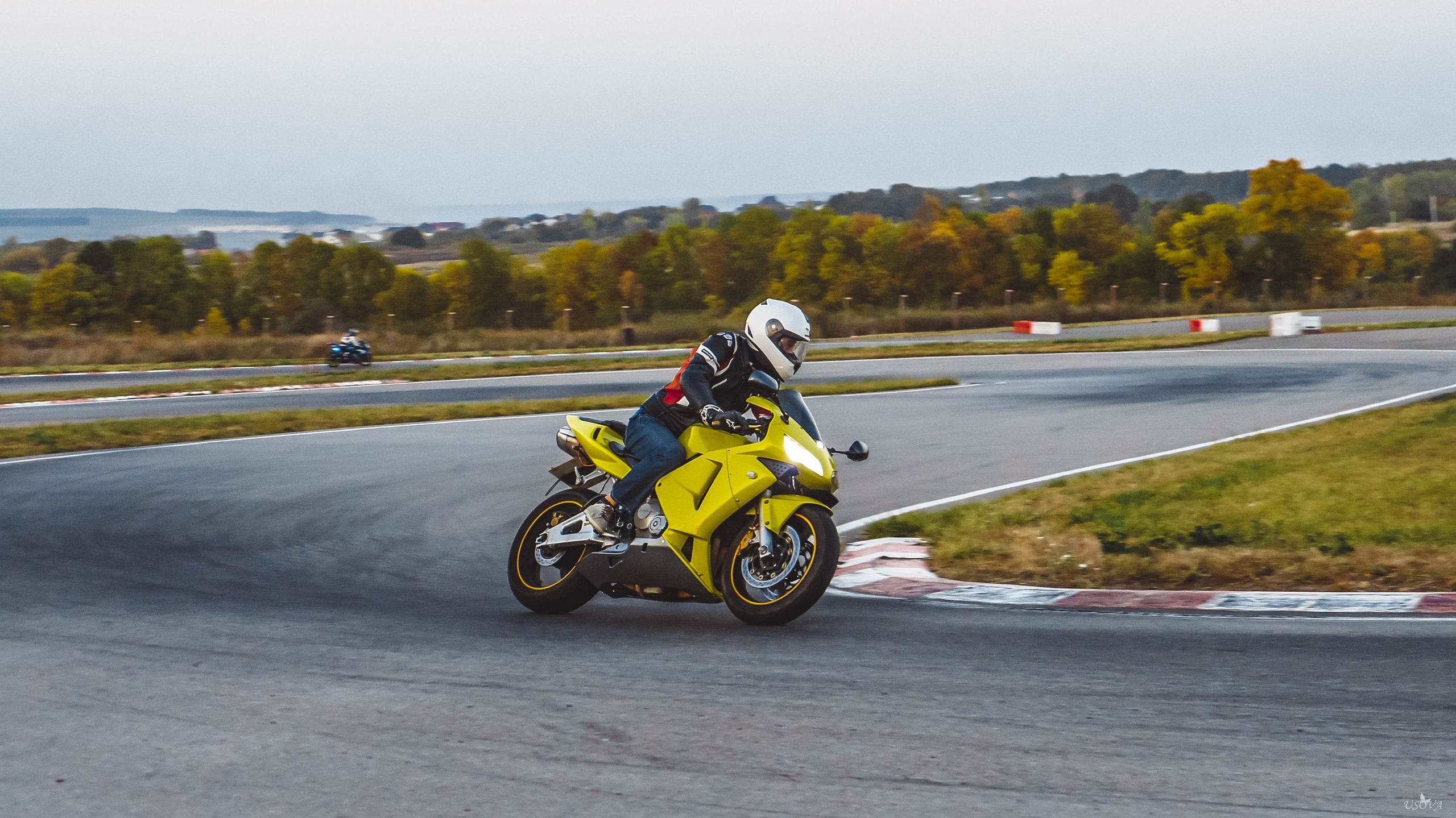 Мотозаезды гонки Time Attack. Место проведения — АСК «Вираж» — описание,  фото, программа мероприятия, даты и время проведения. Адрес места  проведения — Белгородский p-н, с. Беломестное, ул. Западная, д. 11. Спорт  Белогорья